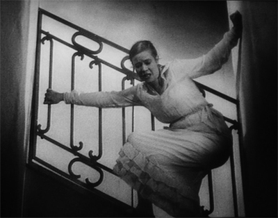 Hertha Thiele en la escena del intento de suicidio en "Mädchen in Uniform" (1931). 